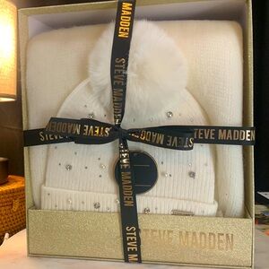 Steve Madden Gift Box set NWT ivory rhinestone Pearl scarf beanie